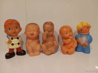 Pískací panenky, gumové hračky