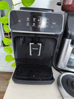 Automatický kávovar Philips řady 2200 LatteGo