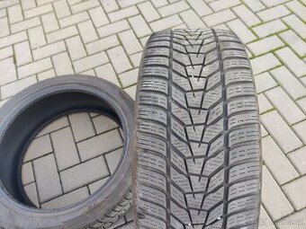 Zimní pneu Hankook 215/45 R18
