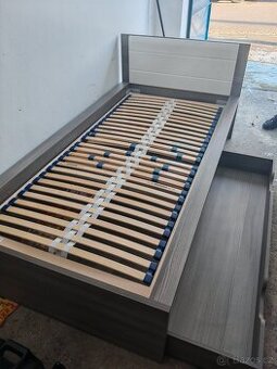 Prodám krásné masivní jednolůžko