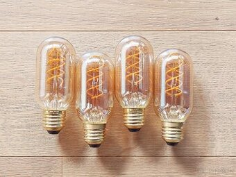 Dekorativní LED žárovka E27 teplá bílá