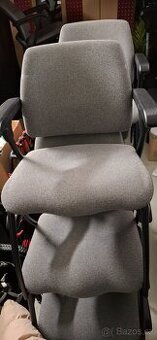 Polstrovaná kancelářská židle