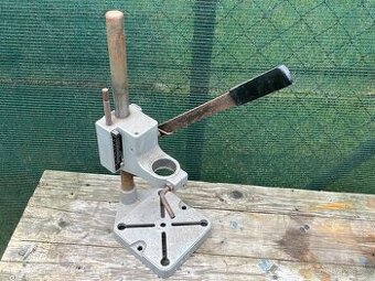 Držák/stojan na vrtačku
