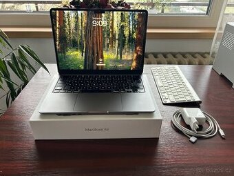 MacBook Air 13” M2 (16 GB / 512 GB) + krabice + kláve - 1