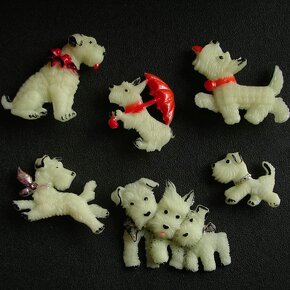 Fosforová brož - pes pejsek