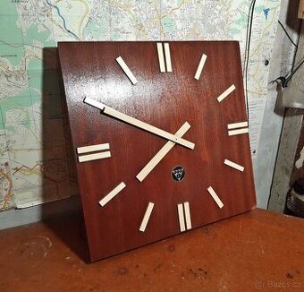 Dřevěné hodiny Pragotron PPH410, rok 1988, funkční, TOP stav