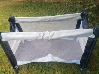 Dětská cestovní postýlka , skládací. možná dirka, zohledněno