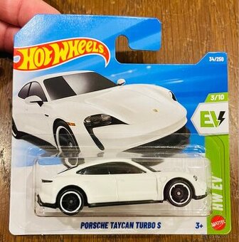 PORSCHE TAYCAN TURBO S