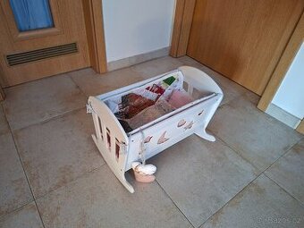 Dřevěná kolébka, postýlka pro panenky s vybavením Legler