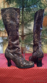 Natahovací hadinkové kozačky