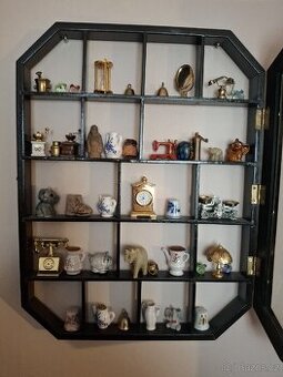 Vitrína s miniatury