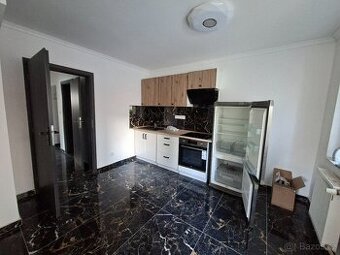 Pronájem zrekonstruovaného bytu 3+1 v Karlových Varech