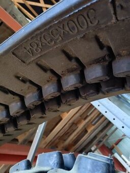 Pás na bagr 300x53x84, nový nepoužitý