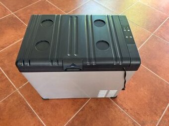 kompresorová chladnička mrazák Compass