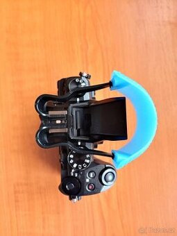 Sada difuzorů k internímu blesku fotoaparátu.