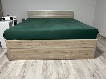 Bez matrace postel 180X200 plus dva noční stolky