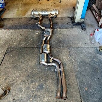 BMW M2 F87 výfuk - 1