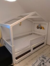 Domečková postel pro dvě děti s vysouvací postelí
