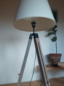Stojaci lampa dřevěná - 1