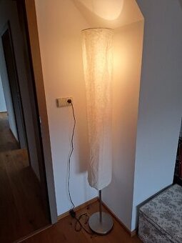 Stojací lampa