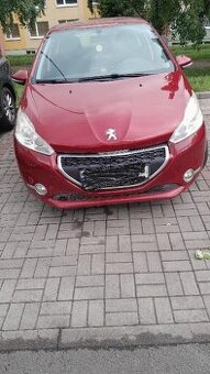 PEUGEOT 208 1,2. Benzín.
