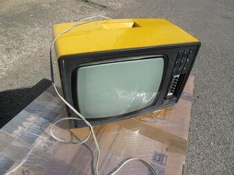 Nabízím retro televizi. Je funkční. Obraz jde . Zvuk jde. Ch