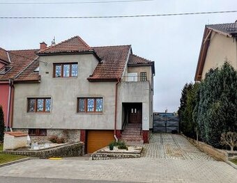 Prodej RD 3+1 a 4+1 s garáží a zahradou ve Vojkovicích - 1