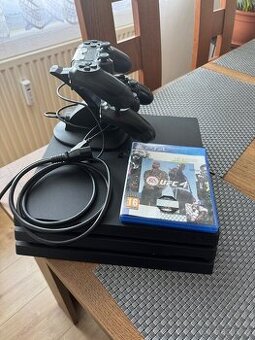 PlayStation 4 + příslušenství