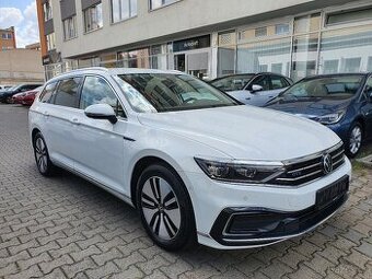 VW Passat B8 GTE Variant 1.4TSI 160kW DSG - záruka Autodraft
