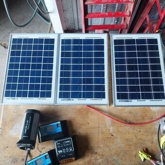 fotovoltaické panely,regulátory,baterie