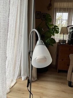 Stojací lampa