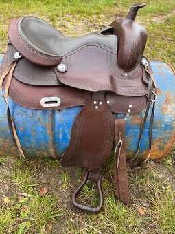 Westernové sedlo na širokého koně