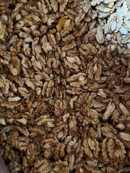 Vlašské ořechy loupané/celé 2025