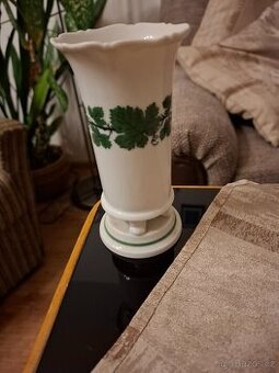 Vaziička z míšeňského porcelanu