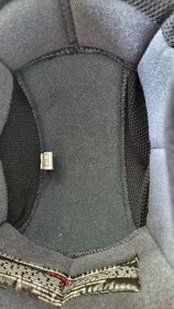 Dámská růžová helma na motorku