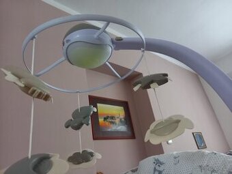 Hudební kolotoč na postýlku s projekcí 3v1