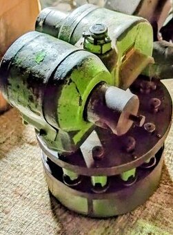 Revolverová děrovačka