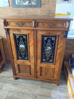 Starožitná zámecká komoda, vertiko po renovaci