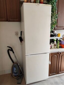 Prodám dvoudvéřovou lednici Whirpool