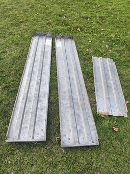 Třikrát bočnice na přívěsný vozík