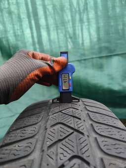 Prodám 2x Celoroční pneumatika Pirelli 215/60 R16