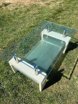 Skleněný konferenční stolek