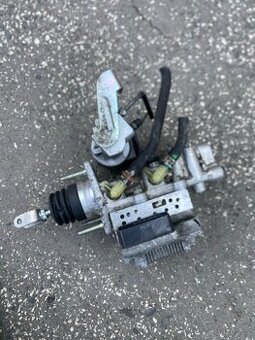 posilovač brzd + ABS, Toyota Prius