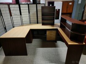 Stůl kancelářský s regály