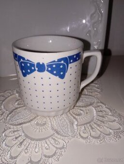 Retro hrnek Czechoslovakia s modrou mašlí