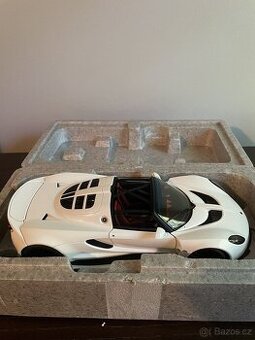 1:18 Autoart civilne modely