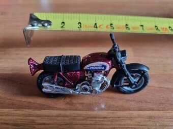 model motorka Honda a Matchbox nakladače