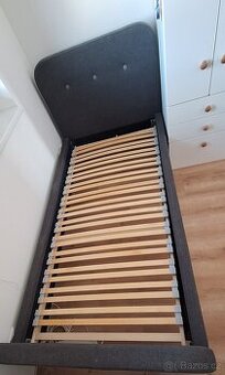 Čalouněná postel