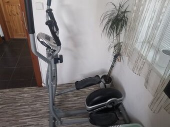 Eliptický trenažer na cvičení