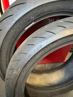 Bridgestone S22 pneu 200/55 zr17 a 120/70 zr17